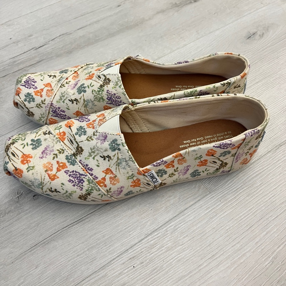 TOMS Cream and Orange Floral Flats - Picture 4 of 5